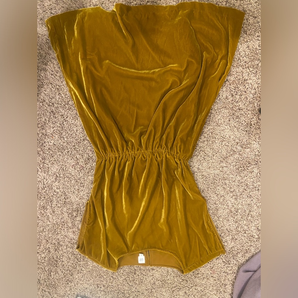 Small tall In great condition golden velvet